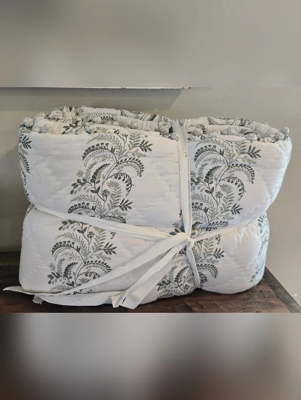 Tahari Handstitched Printed Cotton Quilt King Green White